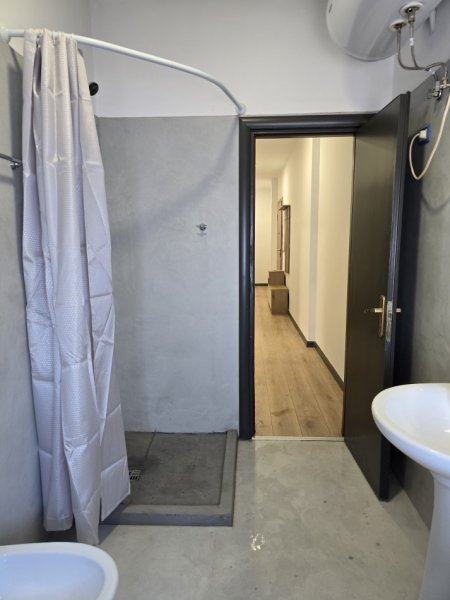 Tirane, shes apartament 2+1 Kati 5, 82 m² 185.000 € (KOMUNA E PARISIT)
