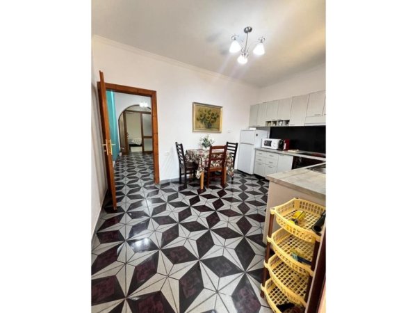 Tirane, jepet me qera apartament 1+1+Ballkon Kati 1, 70 m² 400 € (Ali Demi)