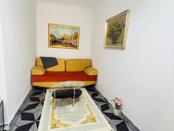 Tirane, jepet me qera apartament 1+1+Ballkon Kati 1, 70 m² 400 € (Ali Demi)