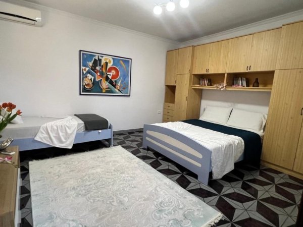 Tirane, jepet me qera apartament 1+1+Ballkon Kati 1, 70 m² 400 € (Ali Demi)