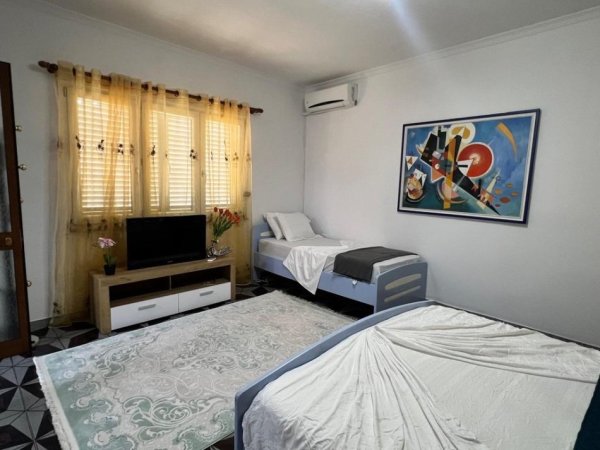 Tirane, jepet me qera apartament 1+1+Ballkon Kati 1, 70 m² 400 € (Ali Demi)