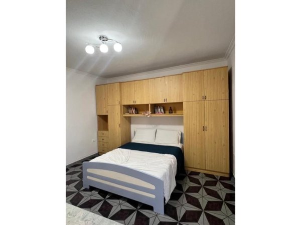 Tirane, jepet me qera apartament 1+1+Ballkon Kati 1, 70 m² 400 € (Ali Demi)
