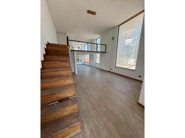 Tirane, shes ambjent biznesi Kati 0, 79 m² 200.000 € (Rruga Budi)