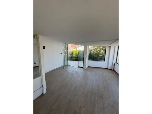 Tirane, shes ambjent biznesi Kati 0, 79 m² 200.000 € (Rruga Budi)