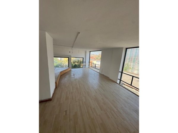 Tirane, shes ambjent biznesi Kati 0, 79 m² 200.000 € (Rruga Budi)