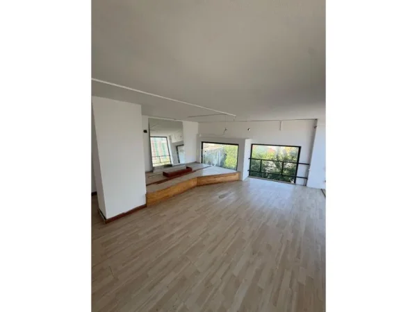 Tirane, shes ambjent biznesi Kati 0, 79 m² 200.000 € (Rruga Budi)