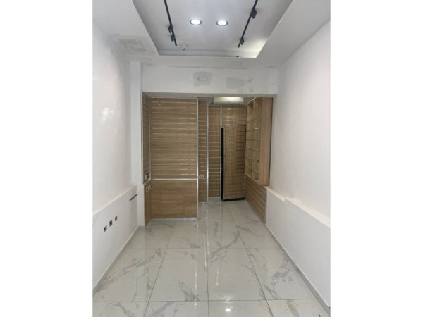 Tirane, jepet me qera dyqan Kati 0, 20 m² 800 € (Buzë rruge - Te Rruga e Dibrës)
