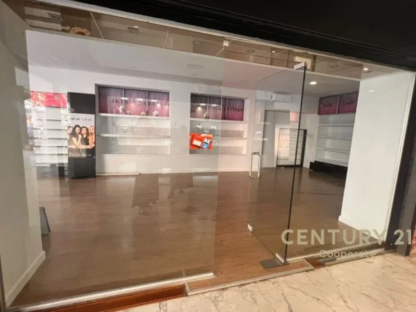 Tirane, jepet me qera ambjent biznesi Kati 0, 91 m² 3.195 € (Plaza)