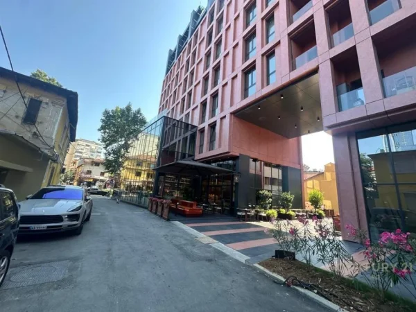 Tirane, jepet me qera ambjent biznesi Kati 0, 31 m² 600 € (Galeria Roma)