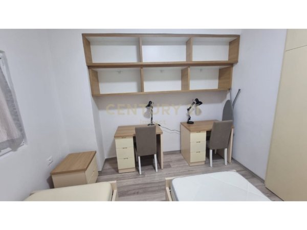 Tirane, jepet me qera apartament 2+1 Kati 1, 55 m² 450 € (Rr. 5 Maj)