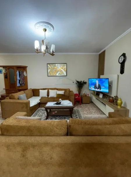 Tirane, shitet apartament 2+1+Ballkon Kati 3, 83 m² 160.000 € (Don Boskos prane kullave te Arabit)