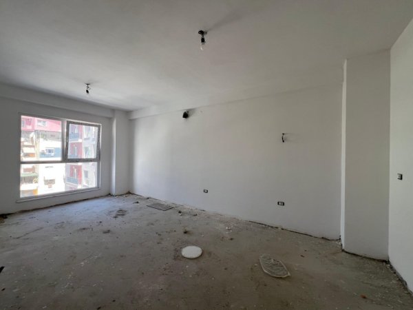 Tirane, shitet apartament 1+1+Ballkon Kati 5, 69 m² 110.240 € (Rruga Dritan Hoxha)