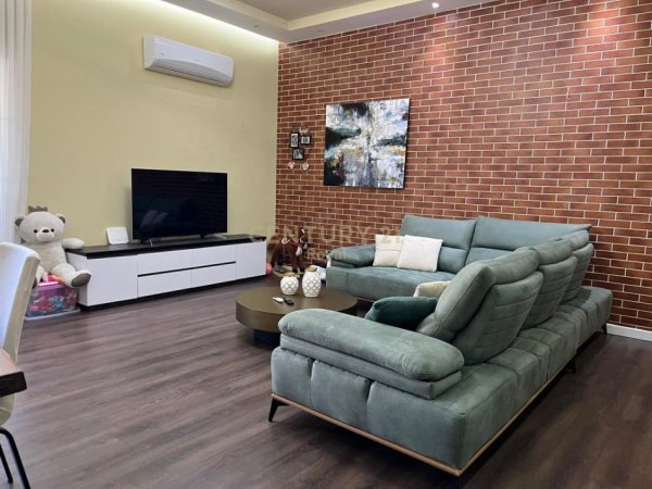 Tirane, shitet apartament 1+1 Kati 4, 170 m² 165.000 € (NE FRESK)