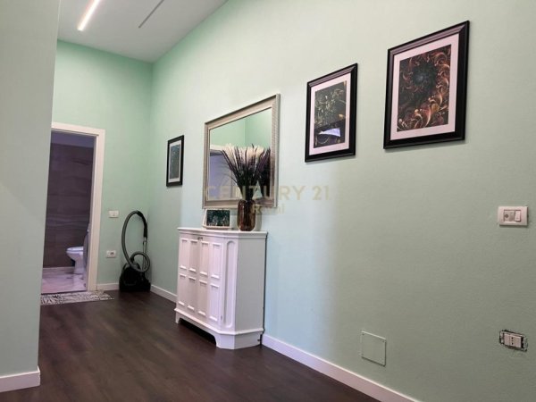 Tirane, shitet apartament 1+1 Kati 4, 170 m² 165.000 € (NE FRESK)