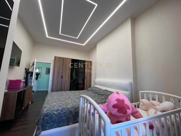 Tirane, shitet apartament 1+1 Kati 4, 170 m² 165.000 € (NE FRESK)