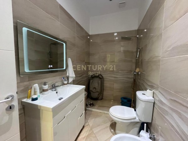 Tirane, shitet apartament 1+1 Kati 4, 170 m² 165.000 € (NE FRESK)