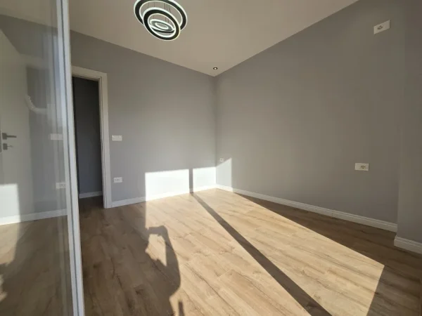 Tirane, shitet apartament 1+1 Kati 6, 64 m² 118.000 € (Pazari i Ri)