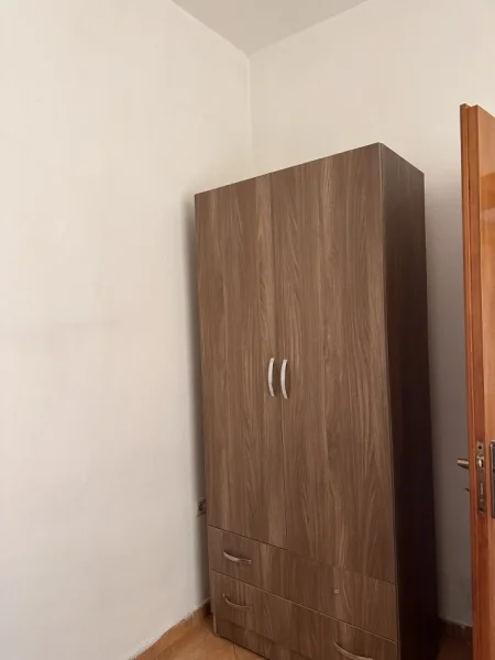 Tirane, jepet me qera garsonier ne vile 3 Katshe Kati 1, 25 m² 300 € (rruga at zef pellumbi)