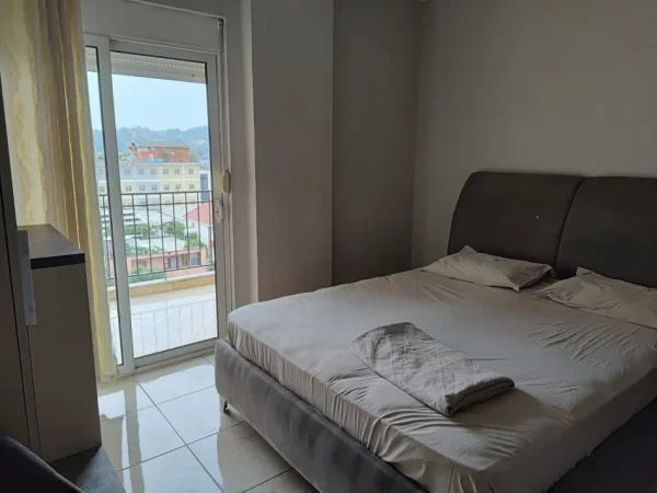 Tirane, jepet me qera apartament 1+1 Kati 5, 70 m² 350 € (Rruga ardeno)