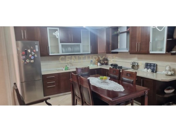 Tirane, jepet me qera apartament 2+1 Kati 4, 103 m² 550 € (Afer Rr. Dritan Hoxha)