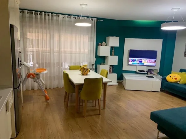 Tirane, jepet me qera apartament 2+1 Kati 2, 90 m² 800 € (21 DHJETORI)
