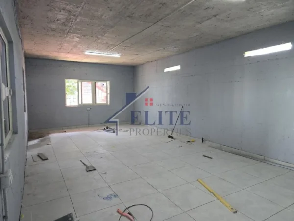 Tirane, jepet me qera magazine Kati 0, 1.000 m² 3.500 € (Ura e Gjoles)