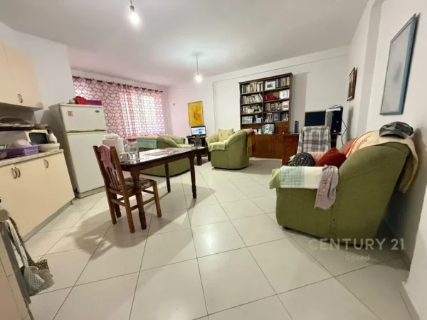 Tirane, shes apartament 2+1 Kati 3, 120 m² 147.000 € (Fresku)