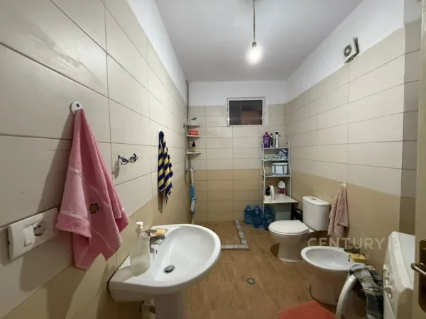 Tirane, shes apartament 2+1 Kati 3, 120 m² 147.000 € (Fresku)