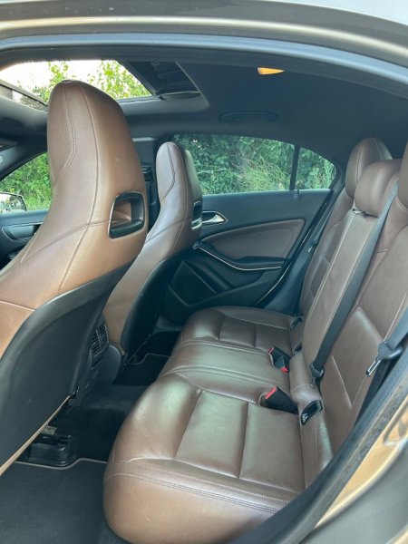 Elbasan, shitet makine Mercedez Benz A Class Nafte, bezhë automatik Klima 185.000 km 10.800 €