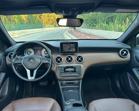 Elbasan, shitet makine Mercedez Benz A Class Nafte, bezhë automatik Klima 185.000 km 10.800 €