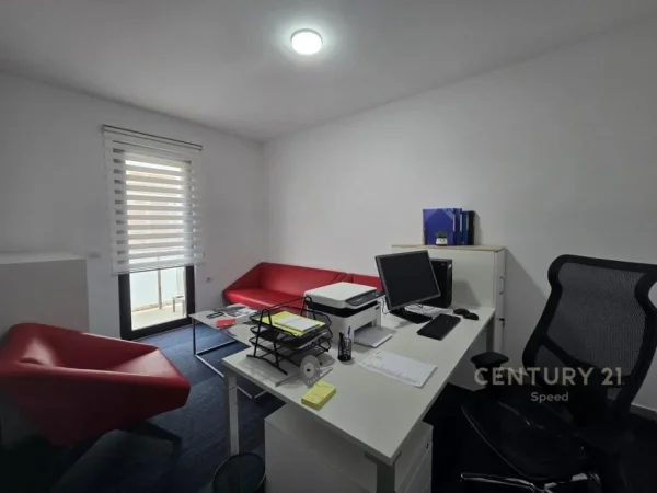 Tirane, shes apartament 3+1 Kati 2, 127 m² 179.000 € (Tirana Entry)