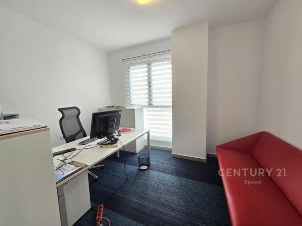 Tirane, shes apartament 3+1 Kati 2, 127 m² 179.000 € (Tirana Entry)