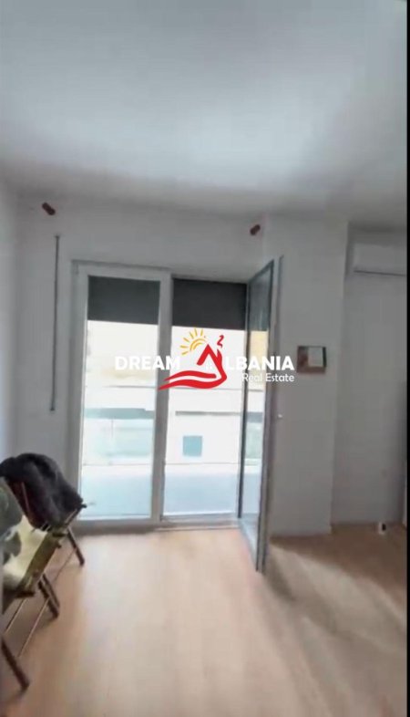 Tirane, jepet me qera zyre Kati 2, 33 m² 550 € (ne Myslym Shyr, prane Gjykates se Larte)