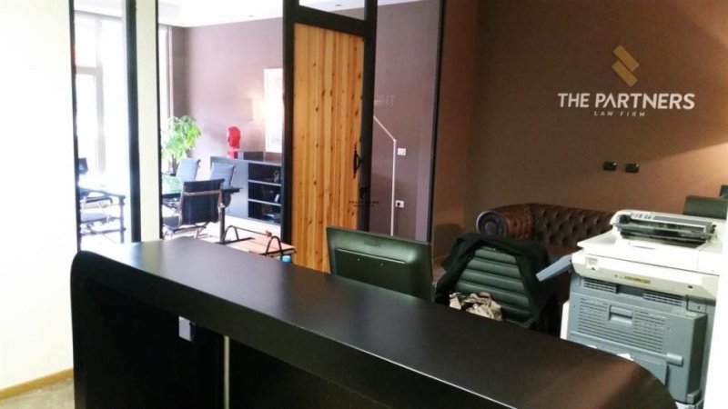 Tirane, jepet me qera zyre Kati 4, 131 m² 1.800 € (LIQENI)