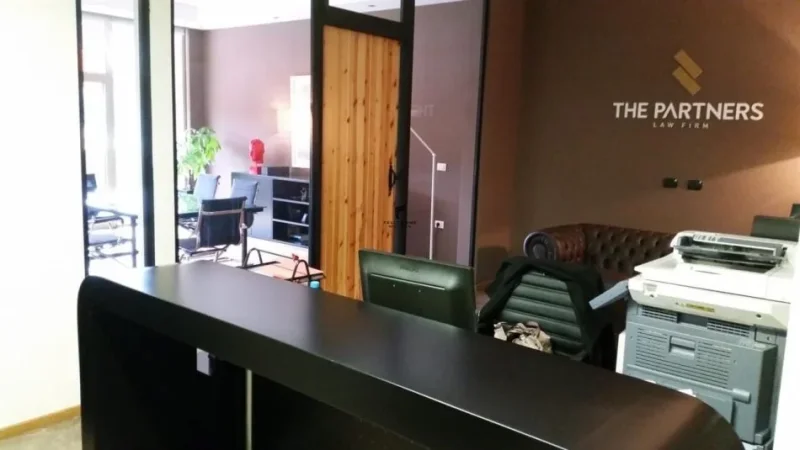 Tirane, jepet me qera zyre Kati 4, 131 m² 1.800 € (LIQENI)