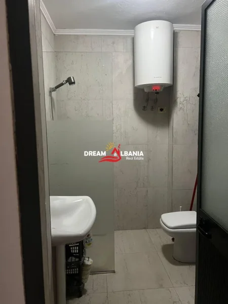 Tirane, jepet me qera 2+1 Kati 2, 110 m² 500 € (me qera tek 5 Maji prane Concord Center)
