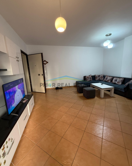 Tirane, jepet me qera apartament 2+1+Ballkon Kati 2, 120 m² 700 € (Kopshti Botanik)