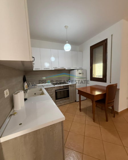 Tirane, jepet me qera apartament 2+1+Ballkon Kati 2, 120 m² 700 € (Kopshti Botanik)