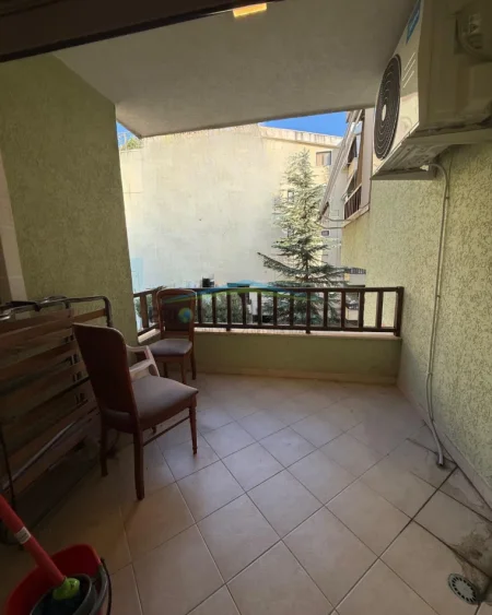 Tirane, jepet me qera apartament 2+1 Kati 2, 120 m² 700 € (Kopshti Botanik)