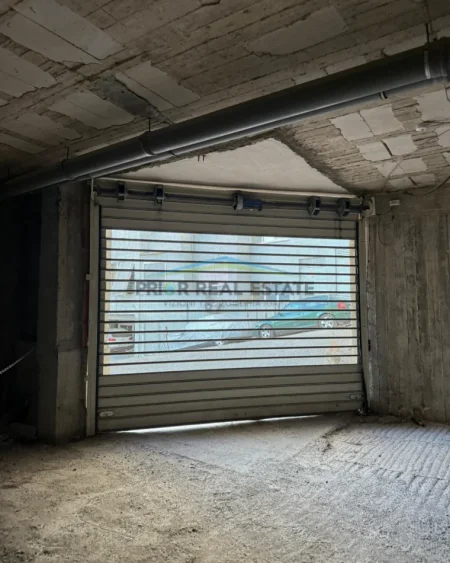 Tirane, jepet me qera apartament 2+1 Kati 2, 120 m² 700 € (Kopshti Botanik)