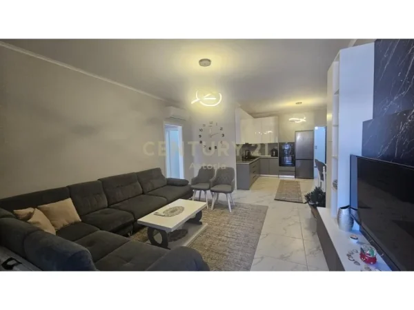 Tirane, jepet me qera apartament 2+1+Aneks+Ballkon Kati 4, 116 m² 500 € (Kinostudio, Tiranë)
