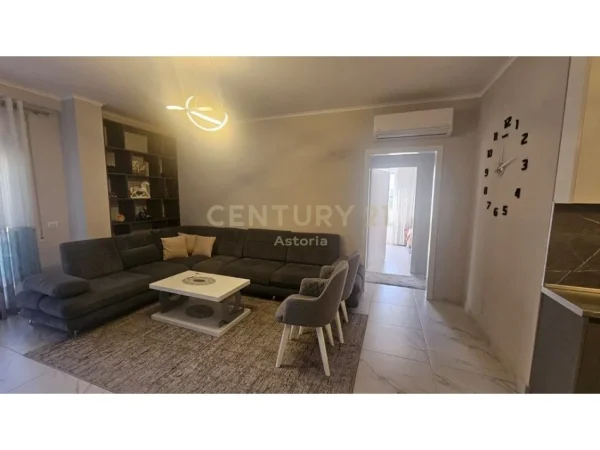 Tirane, jepet me qera apartament 2+1+Aneks+Ballkon Kati 4, 116 m² 500 € (Kinostudio, Tiranë)