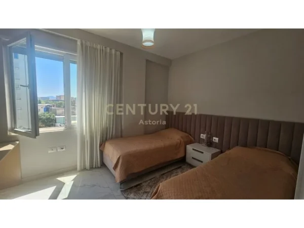 Tirane, jepet me qera apartament 2+1+Aneks+Ballkon Kati 4, 116 m² 500 € (Kinostudio, Tiranë)