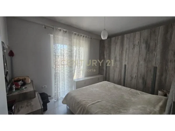 Tirane, jepet me qera apartament 2+1+Aneks+Ballkon Kati 4, 116 m² 500 € (Kinostudio, Tiranë)