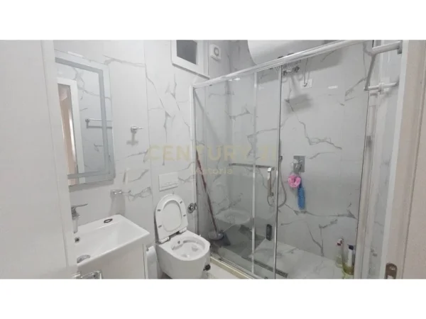 Tirane, jepet me qera apartament 2+1+Aneks+Ballkon Kati 4, 116 m² 500 € (Kinostudio, Tiranë)
