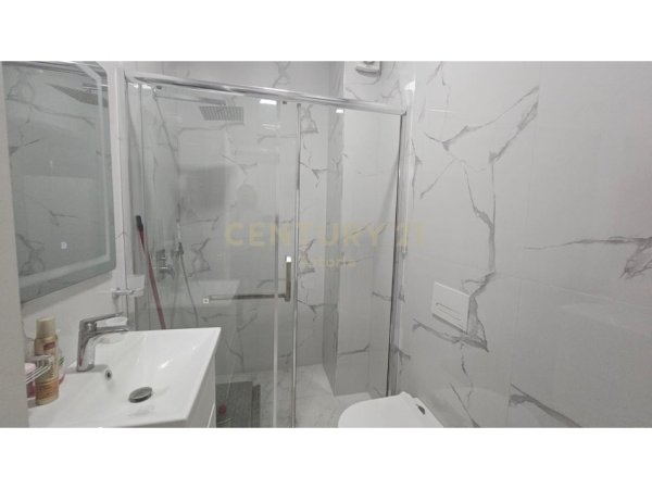 Tirane, jepet me qera apartament 2+1+Aneks+Ballkon Kati 4, 116 m² 500 € (Kinostudio, Tiranë)