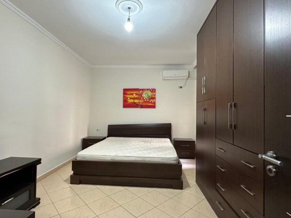 Tirane, jepet me qera apartament 3+1 Kati 1, 100 m² 400 € 