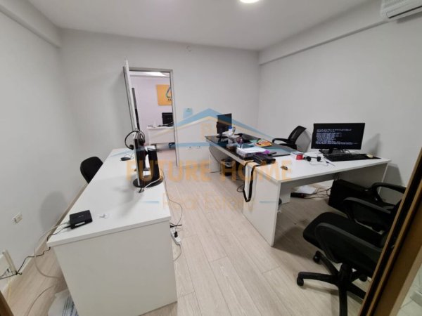 Tirane, jepet me qera ambjent biznesi Kati 1, 120 m² 900 € (rruga Sami Frasheri)