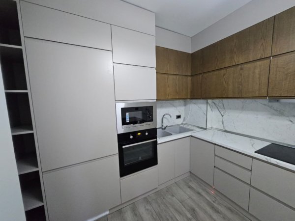 Tirane, jepet me qera apartament 2+1 Kati 3, 120 m² 1.100 € (Mulliri Rruga e Elbasanit)