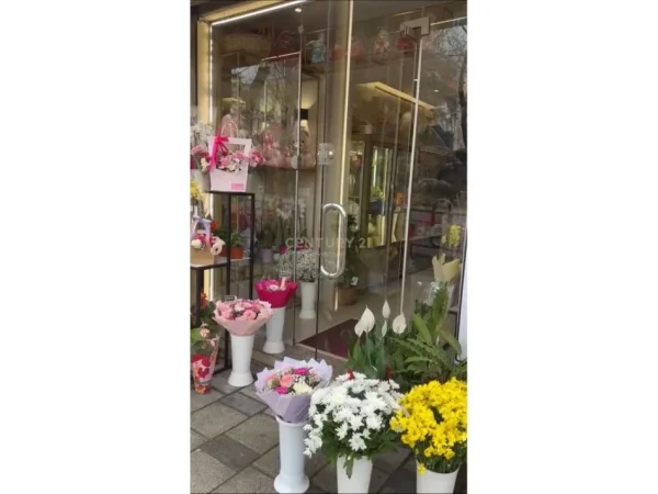 Tirane, shes dyqan Kati 0, 30 m² (21Dhjetori)